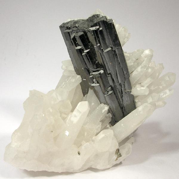 crystals of H bnerite on quartz
